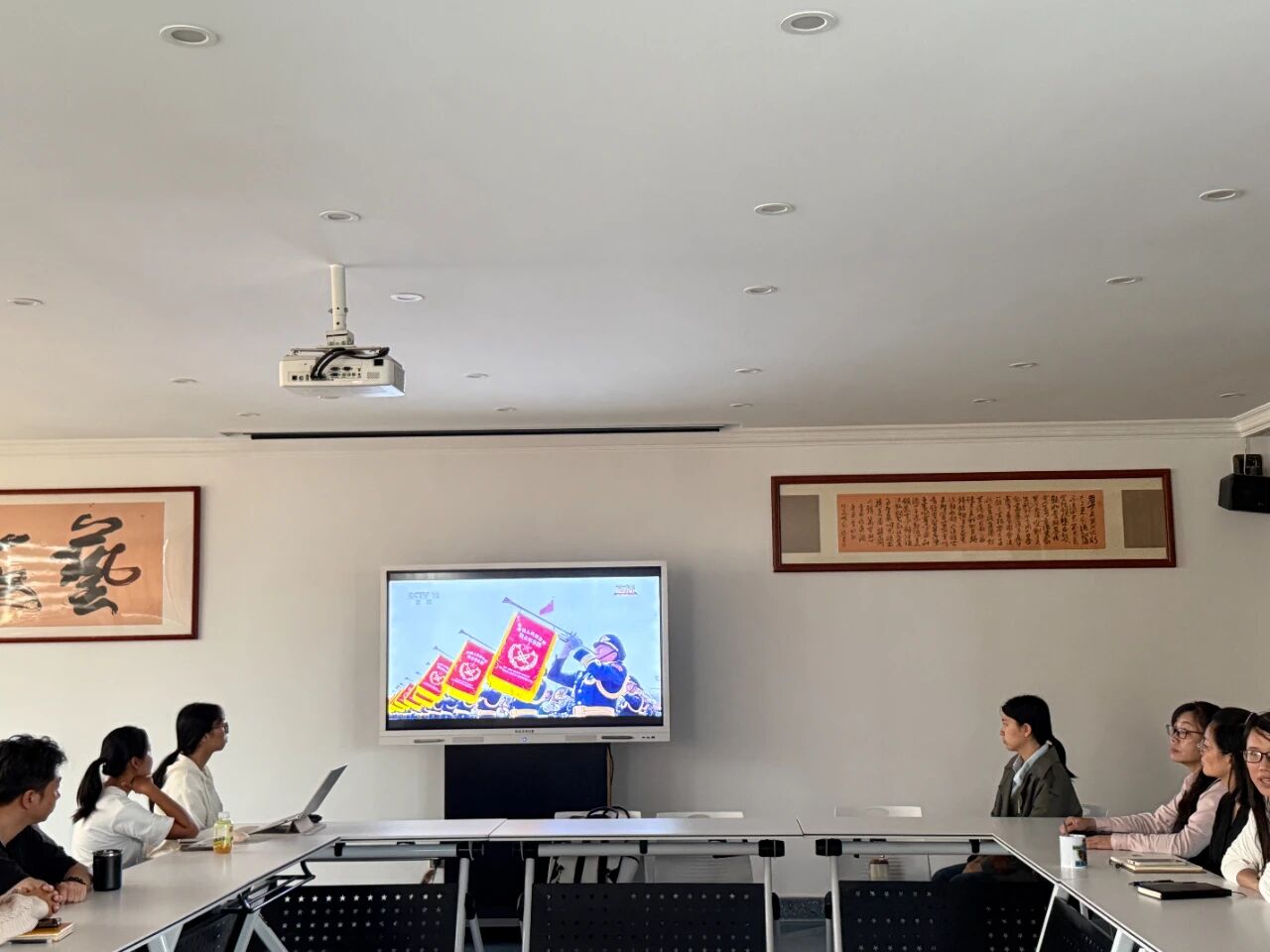 铭记历史，共创未来——海泰财务员工集体观看“纪念中国人民抗日战争暨世界反法西斯战争胜利80周年大会”